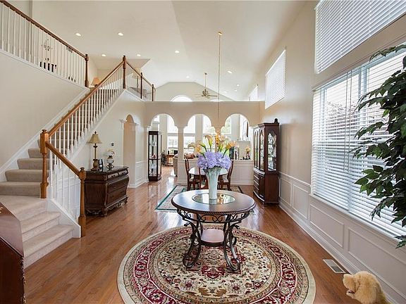 3rd image of 34192 Crown Colony Dr