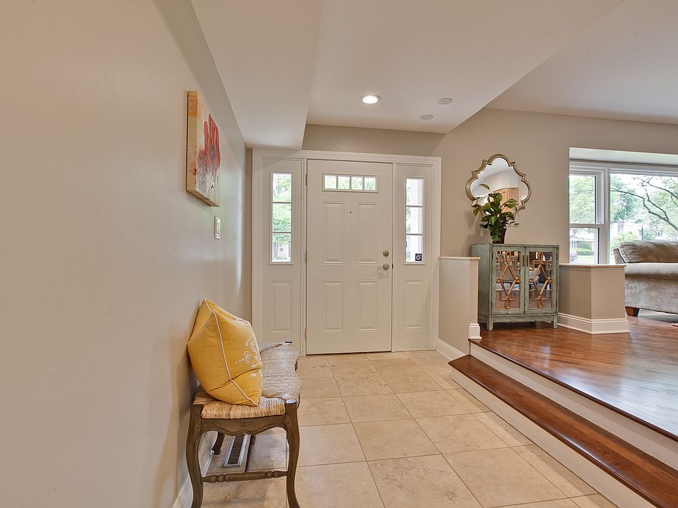 1st image of 76 Greenbriar East Dr