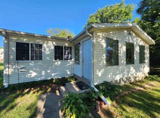 811 N Market St, Winamac, IN 46996