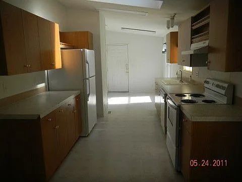 1064 Home St photo 1