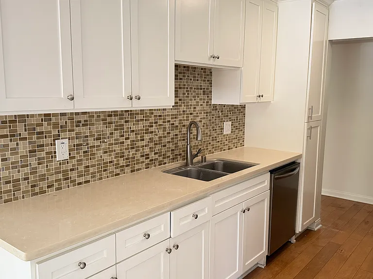 6637 Springpark Ave #6 — Photo 2