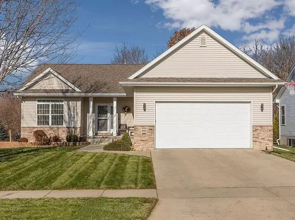 1020 Capri Dr NE, Cedar Rapids, IA 52402