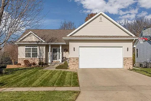 1020 Capri Dr NE Photo 1