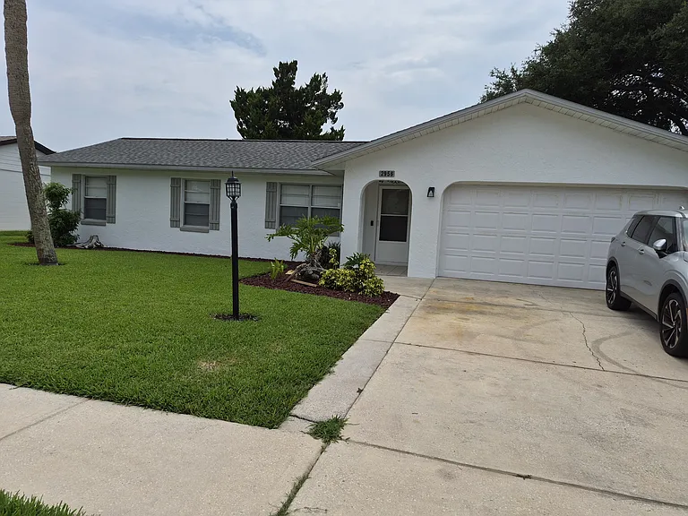 2956 Carriage Dr — Photo 2