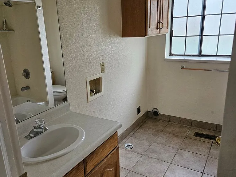 833 W 800 N — Photo 5