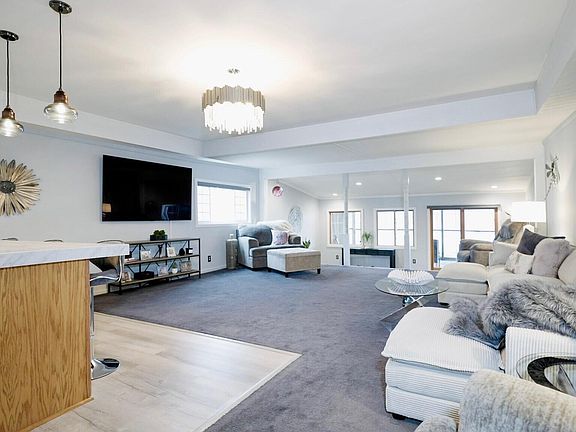 3rd image of 142 Algonquin Park Rd