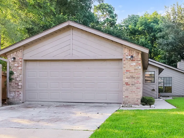 11631 Alcott Dr — Photo 1