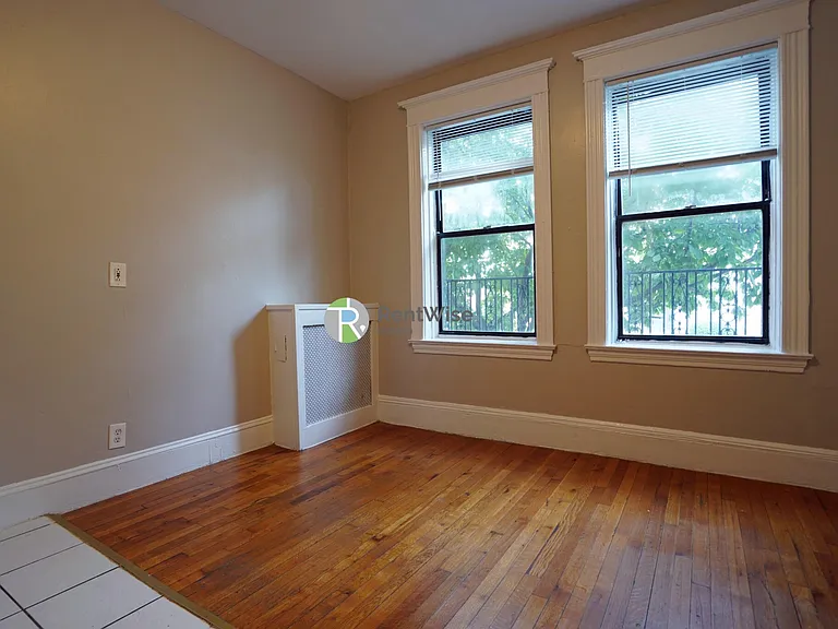 50 Park Vale Ave #18 — Photo 2