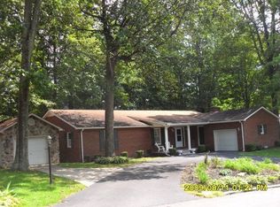 1513 Round Hill Rd, Oak Hill, WV 25901