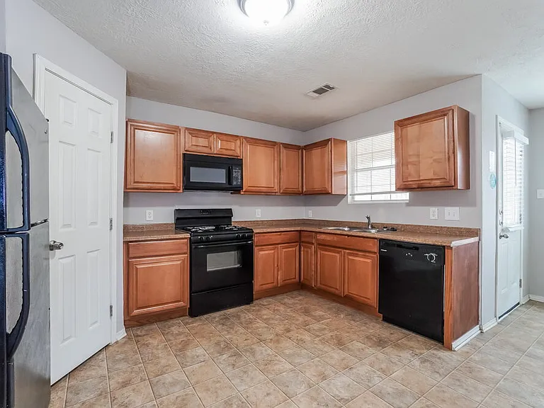 15154 Elstree Dr — Photo 8