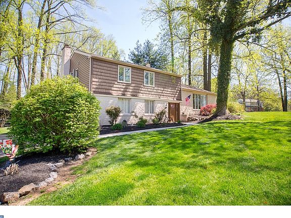 2nd image of 1538 Caroline Dr