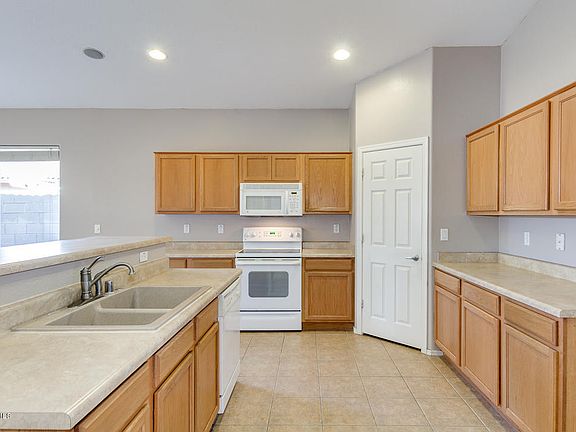 3rd image of 18450 W Maui Ln