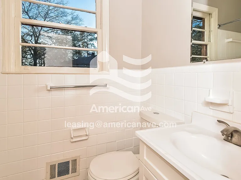 1679_008_wm_-_main_bathroom_13470998.jpg