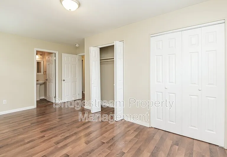 340 Walnut St — Photo 13