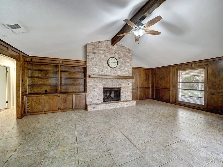 307 San Saba Dr — Photo 2