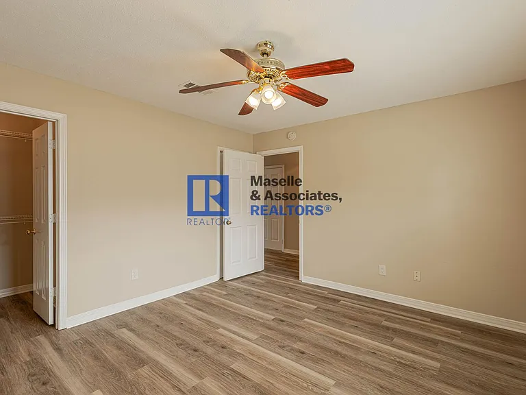 413 Woodlake Ln — Photo 10