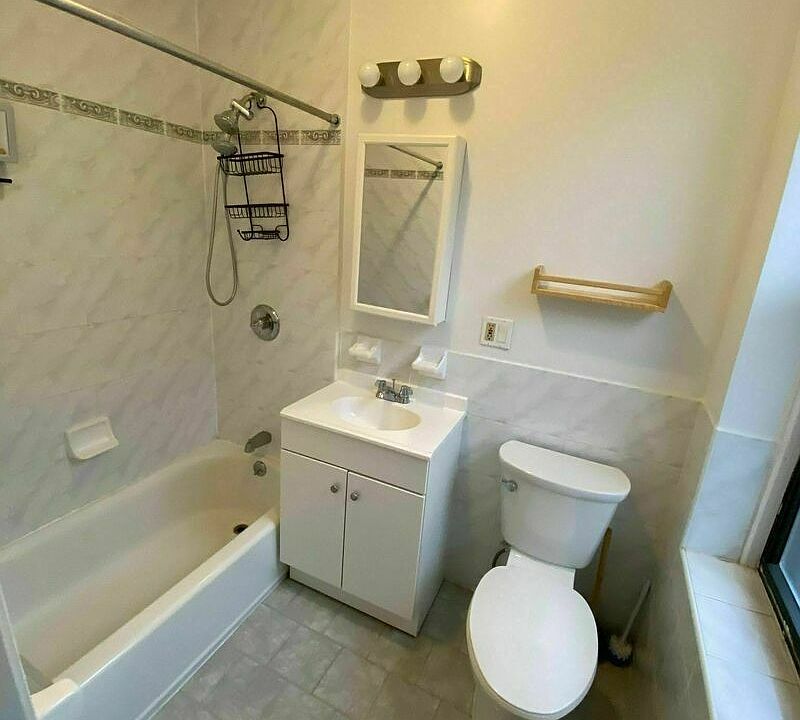 2nd image of 6802 Ridge Blvd APT 4