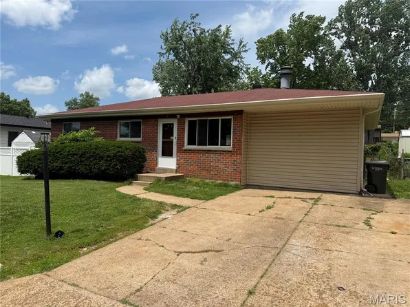 3 Petersburg Ct, Arnold, MO 63010