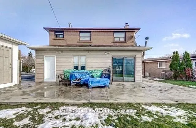 6 Monaco Ct — Photo 33