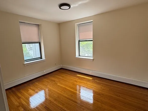 (undisclosed Address), Dorchester, MA 02122