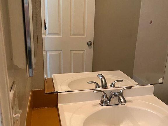3rd image of 21911 Hemlock Park Dr