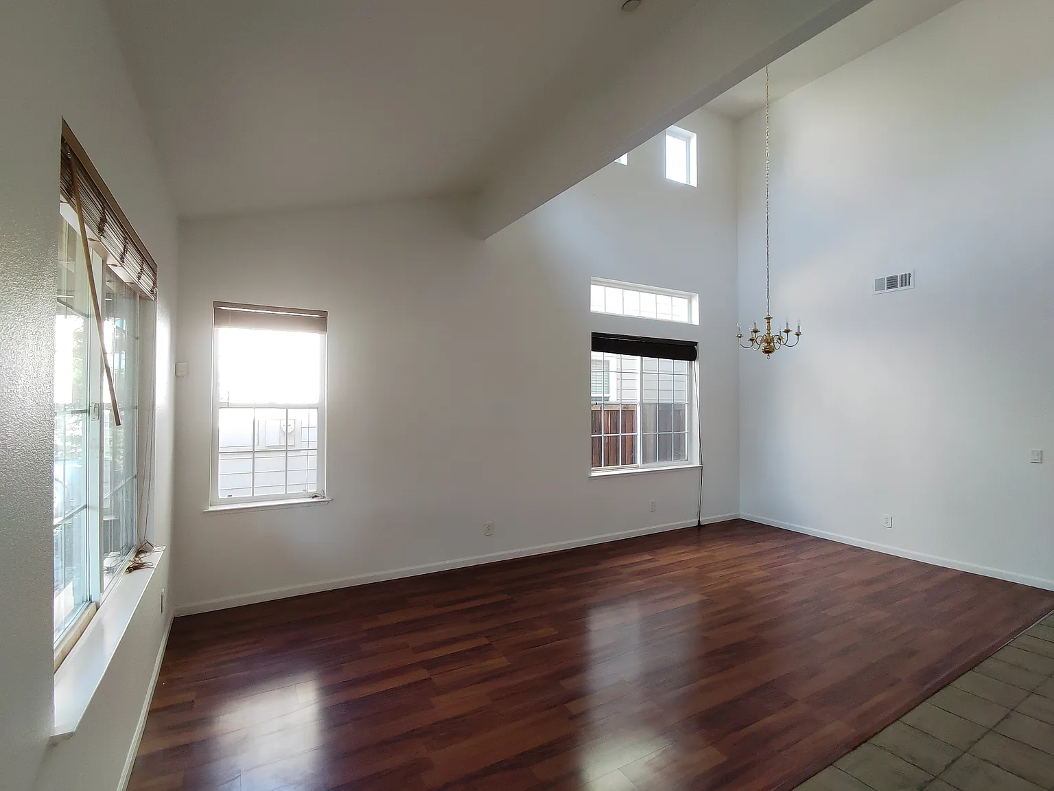 4 bed, 2290 sqft, $3,600 — Photo 2