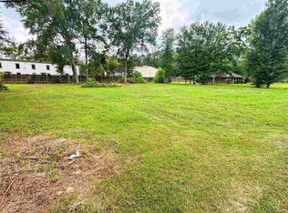 8634 Lake Park Dr, Denham Springs, LA 70726