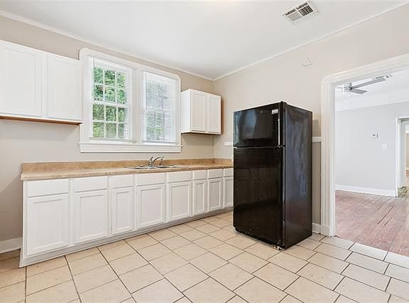 4th image of 3964 Pauger St