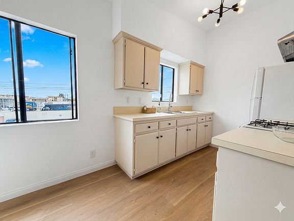 3rd image of 4386 W 138th St APT 8