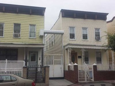 3711 103rd St, Flushing, NY, 11368