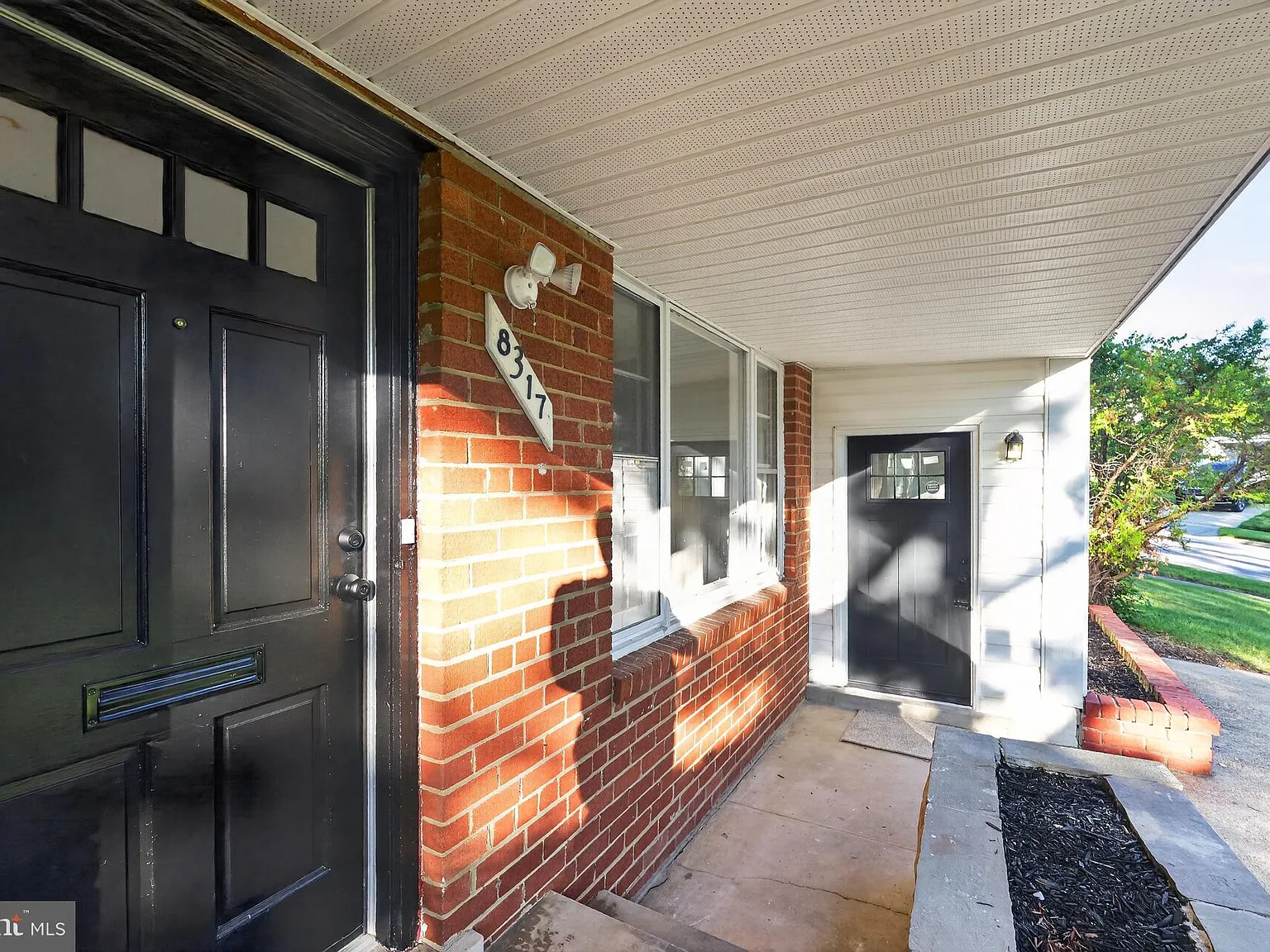 4 bed, 2.0 bath, 1372 sqft, $2,890 — Photo 4