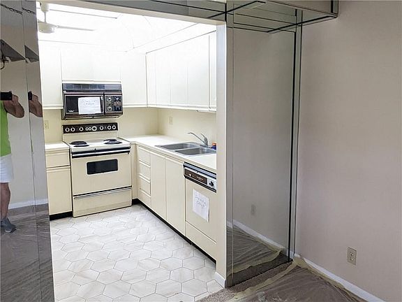 4th image of 3304 Aruba Way #K2