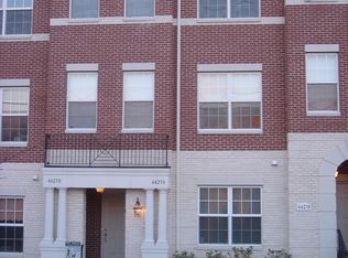 4425 Beechstone Ln #A, Fairfax, VA 22033