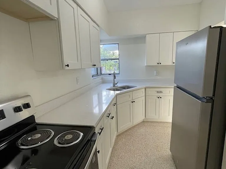 877 Horizon St — Photo 5