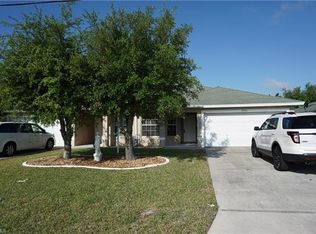 2906 SE Santa Barbara Pl, Cape Coral, FL 33904