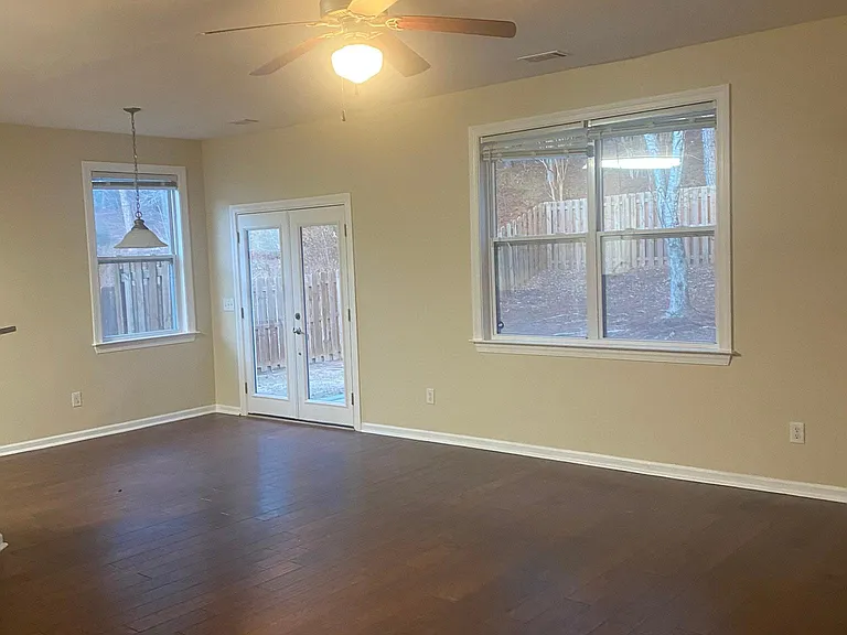 345 Southgate Dr — Photo 7