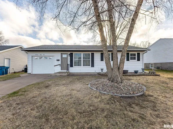1446 18th Ave, Camanche, IA 52730