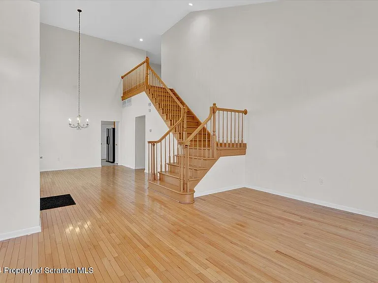 1404 Verne Close — Photo 7
