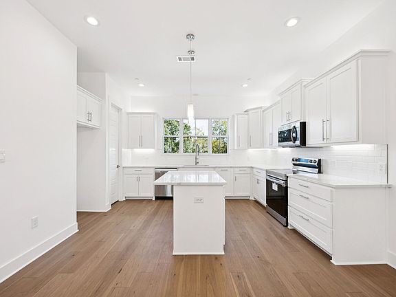 4th image of 266 Harris St