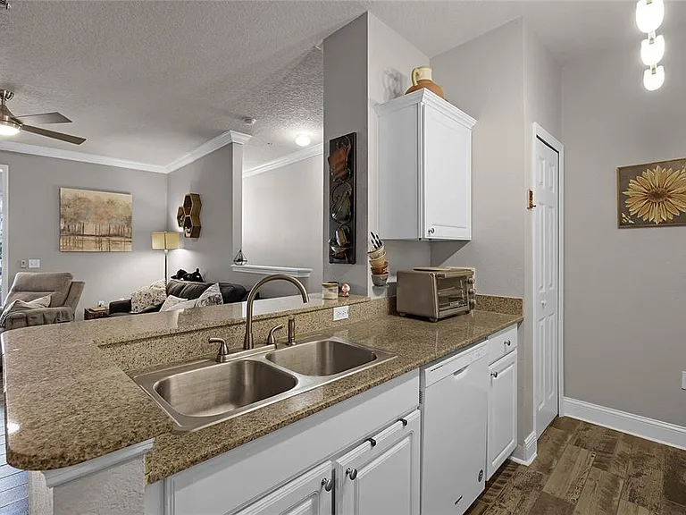 430 Southern Pecan Cir #207 — Photo 12