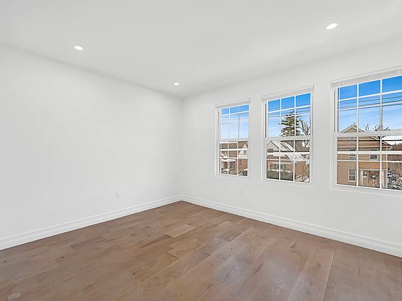 4th image of 21616 104th Ave
