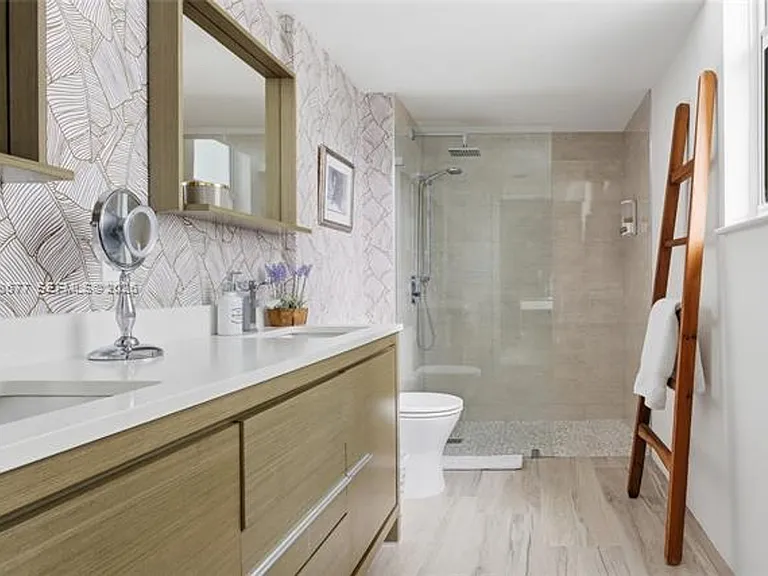 31 SE 5th St #2410 — Photo 28