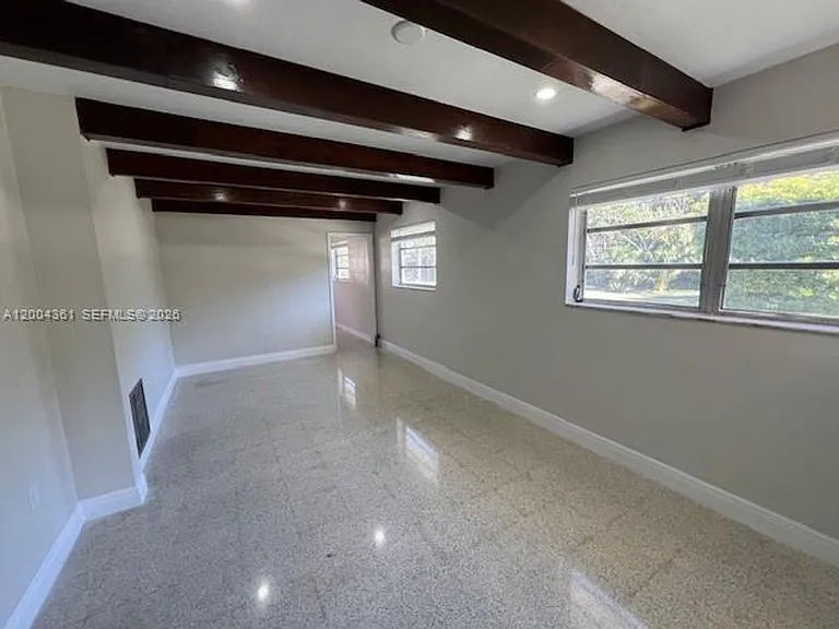 2500 SW 58th Ave — Photo 6