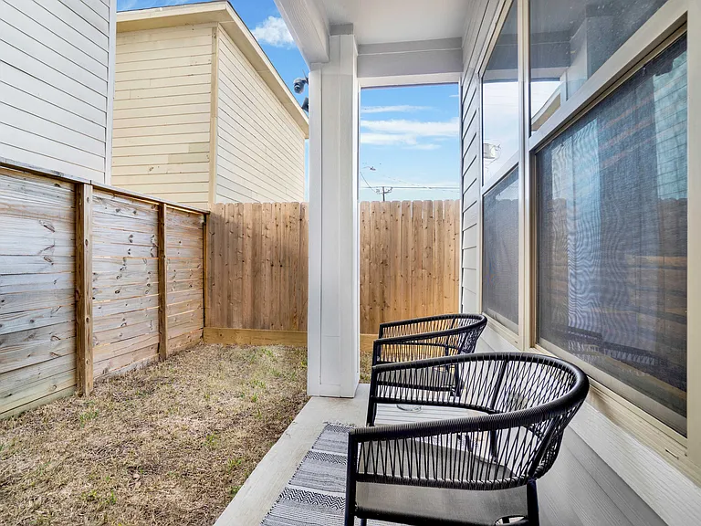 3310 Pease St — Photo 10