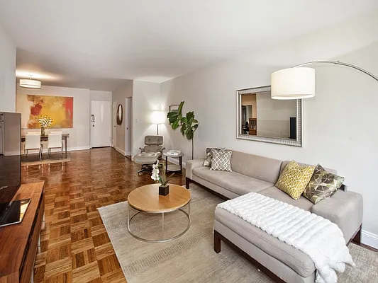 Sold by Sotheby's International Realty | media 3