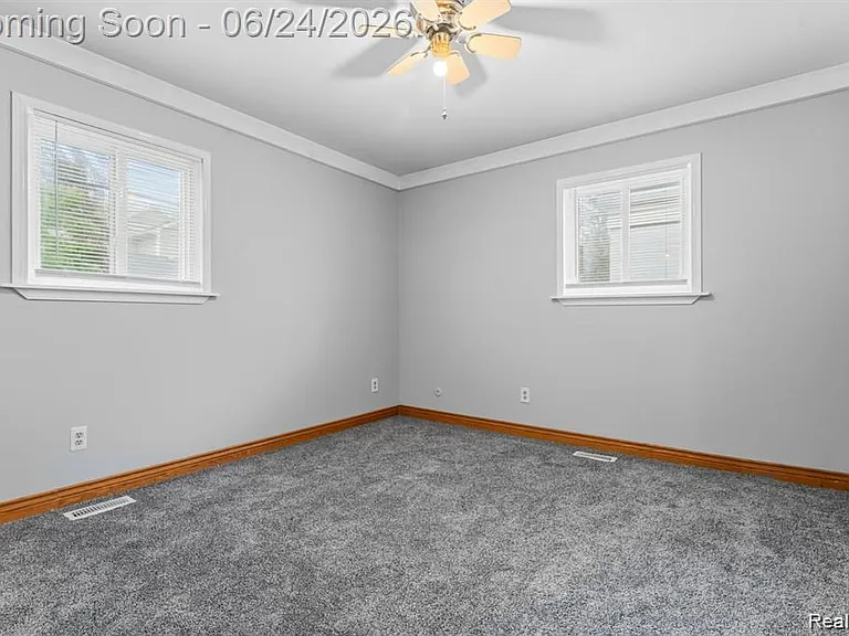 323 N Campbell Rd — Photo 11