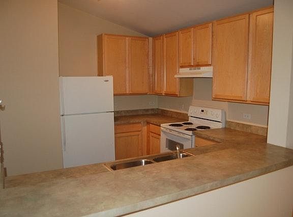 4th image of 427 Silverstone Dr