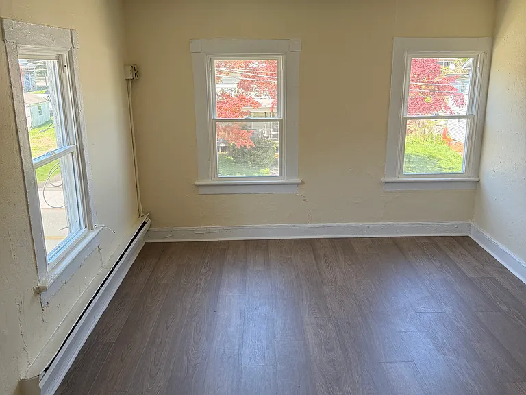 38 Spring St — Photo 2