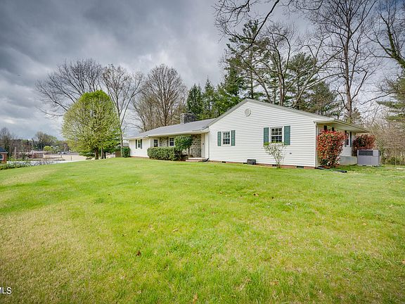 3rd image of 501 Dogwood Dr