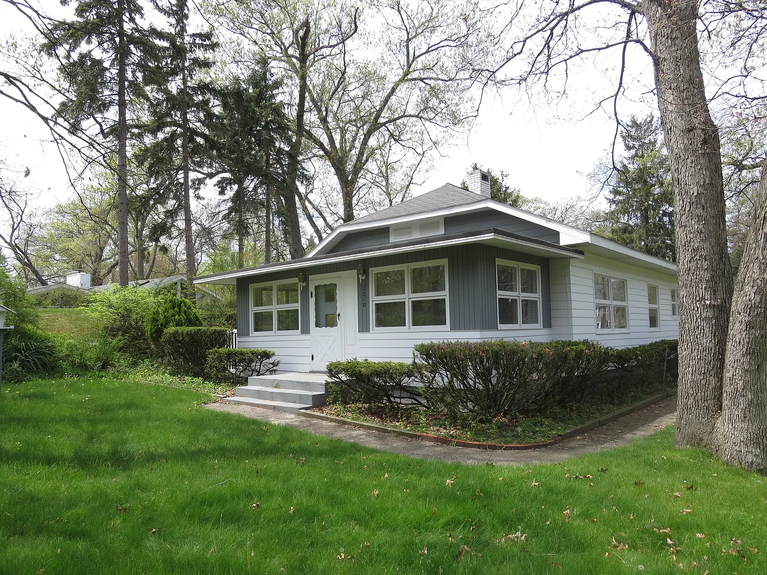 2310 Hazeltine Dr photo 1